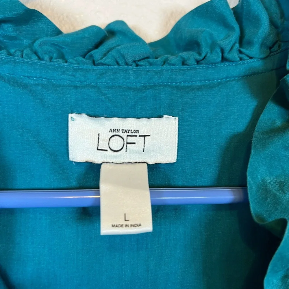 LOFT Teal Ruffle Sleeveless Blouse with a V-Neck. Fully Lined. Size L - Picture 3 of 5